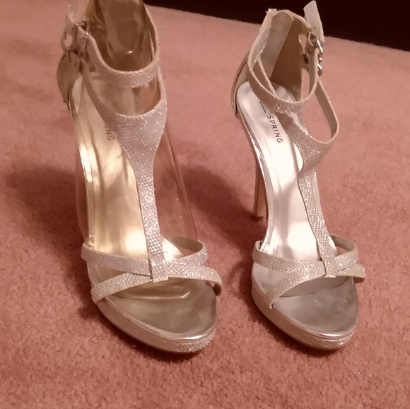 Silver heels - Picture 1 of 8